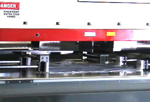 自动裁切机X-Y轴可调式材料靠边装置
